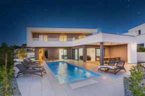 Deluxe villa with swimming pool, whirlpool on the roof terrace with a beautiful sea view - by TRAVELER tourist agency Krk ID 2169 II
